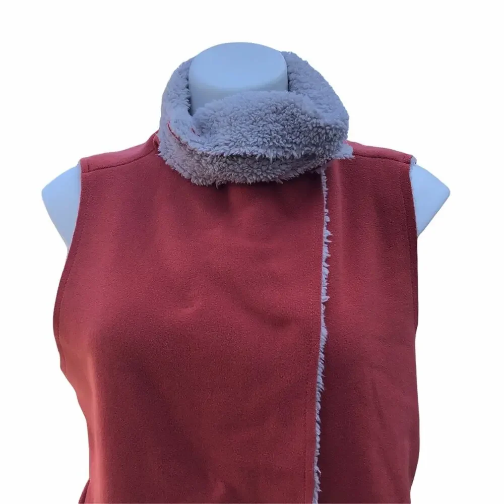 Dylan red faux shearling vest snap closure Medium